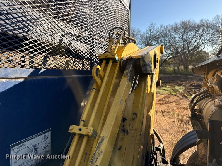 image for item DO2584 2013 AutoCar Xpeditor refuse truck