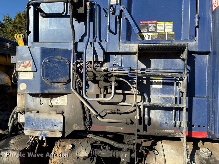 image for item DO2584 2013 AutoCar Xpeditor refuse truck