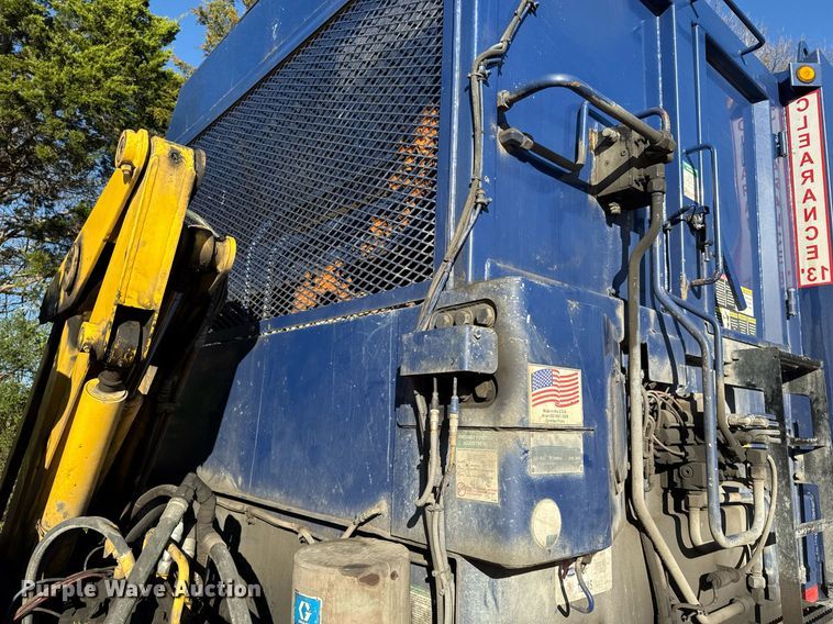 image for item DO2584 2013 AutoCar Xpeditor refuse truck