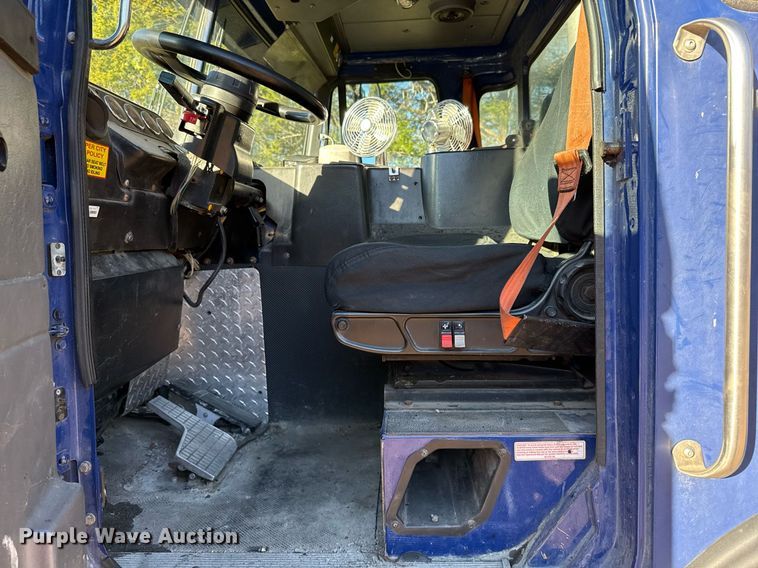 image for item DO2584 2013 AutoCar Xpeditor refuse truck