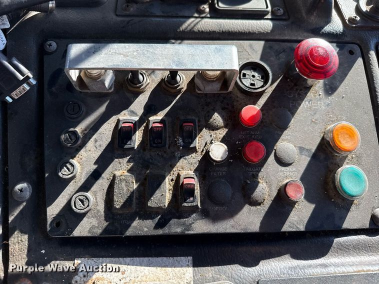 image for item DO2584 2013 AutoCar Xpeditor refuse truck