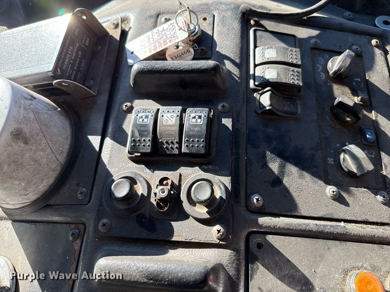 image for item DO2584 2013 AutoCar Xpeditor refuse truck