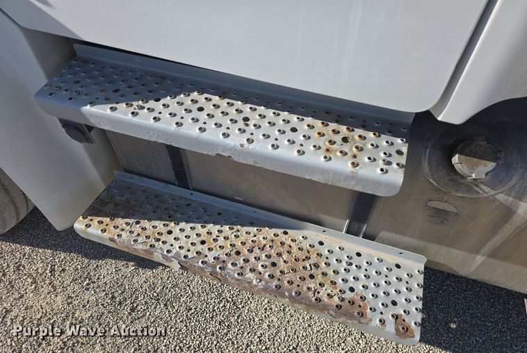 image for item DQ5354 2020 Freightliner Business Class M2 box truck