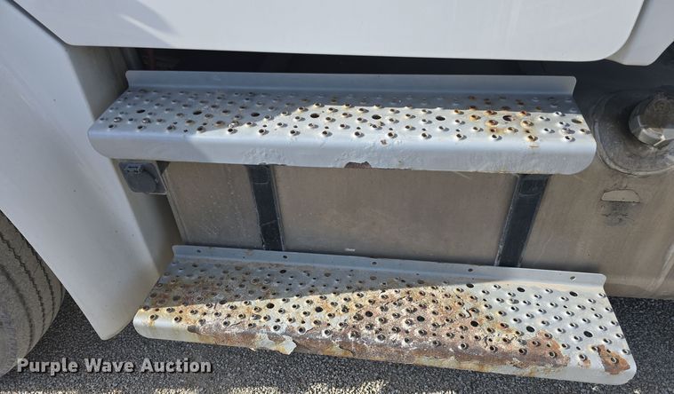 image for item DQ5354 2020 Freightliner Business Class M2 box truck