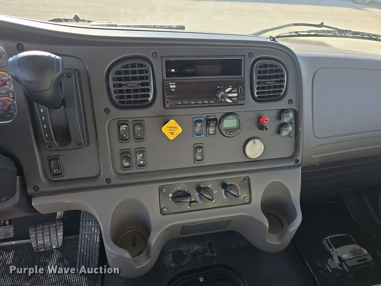 image for item DQ5354 2020 Freightliner Business Class M2 box truck