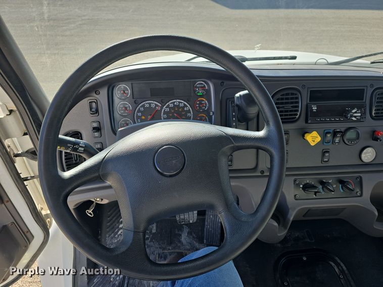 image for item DQ5354 2020 Freightliner Business Class M2 box truck