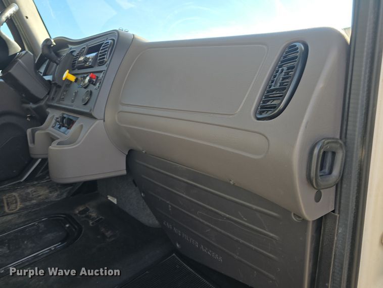 image for item DQ5354 2020 Freightliner Business Class M2 box truck