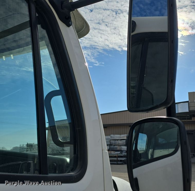 image for item DQ5354 2020 Freightliner Business Class M2 box truck