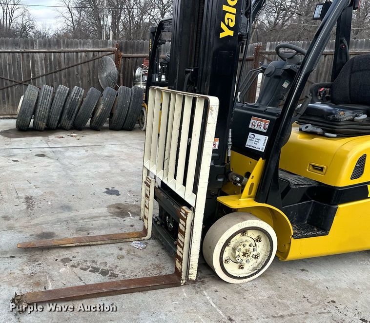 image for item DQ6564 Yale Veracitor 50VX forklift