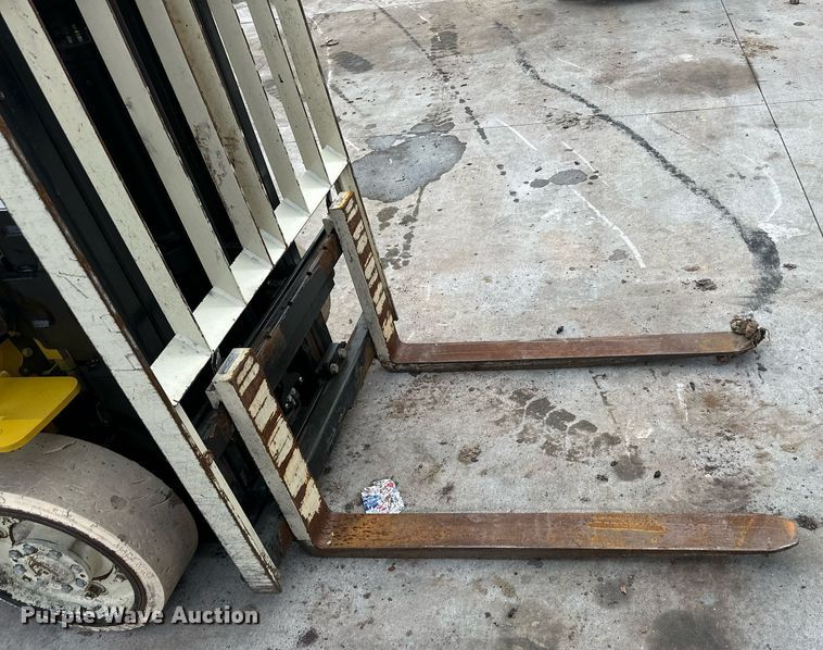 image for item DQ6564 Yale Veracitor 50VX forklift