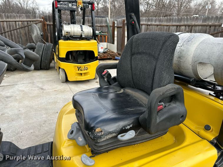 image for item DQ6564 Yale Veracitor 50VX forklift