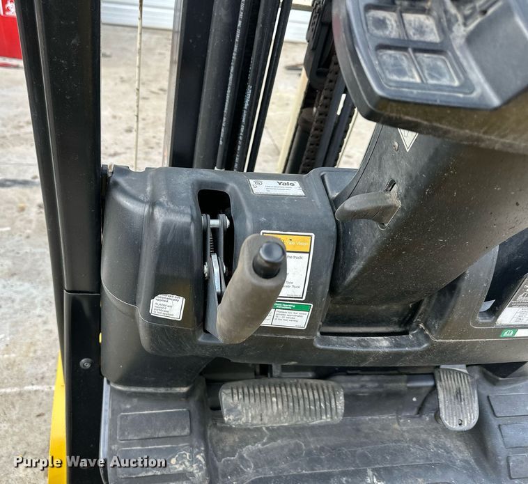 image for item DQ6564 Yale Veracitor 50VX forklift