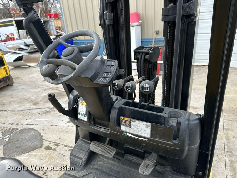 image for item DQ6564 Yale Veracitor 50VX forklift