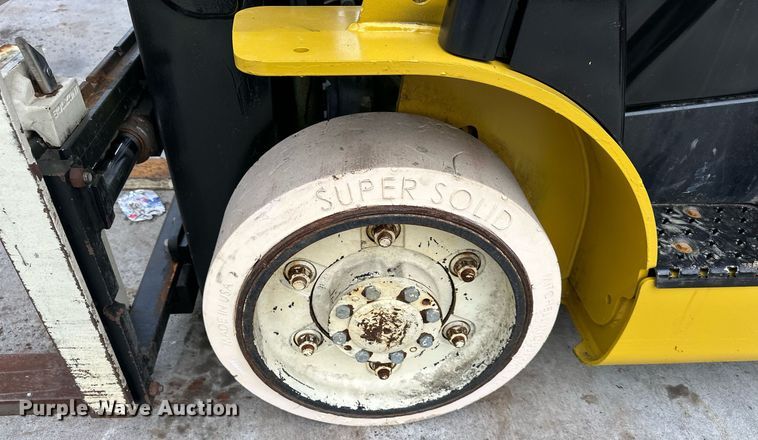 image for item DQ6564 Yale Veracitor 50VX forklift