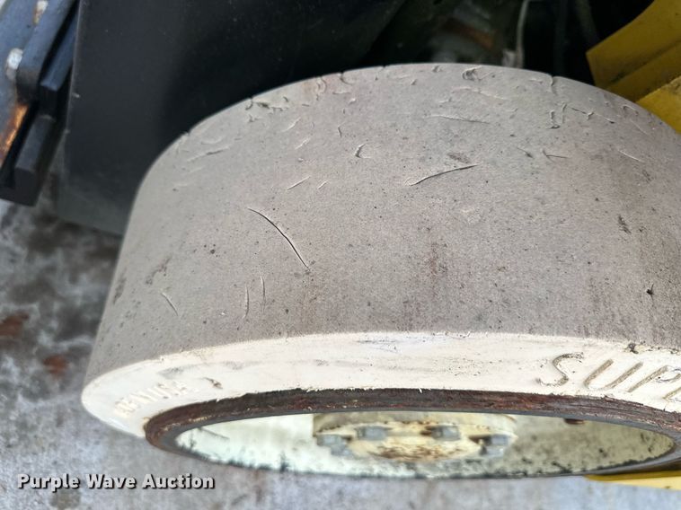 image for item DQ6564 Yale Veracitor 50VX forklift