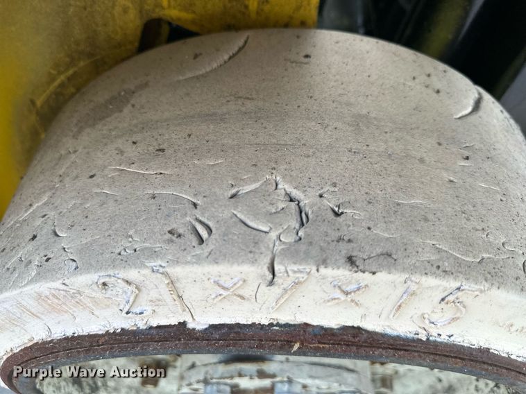 image for item DQ6564 Yale Veracitor 50VX forklift