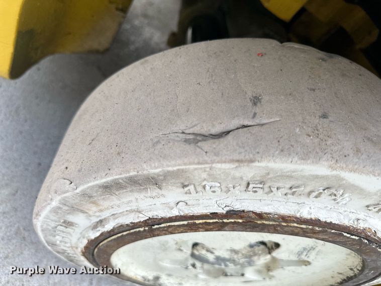 image for item DQ6564 Yale Veracitor 50VX forklift