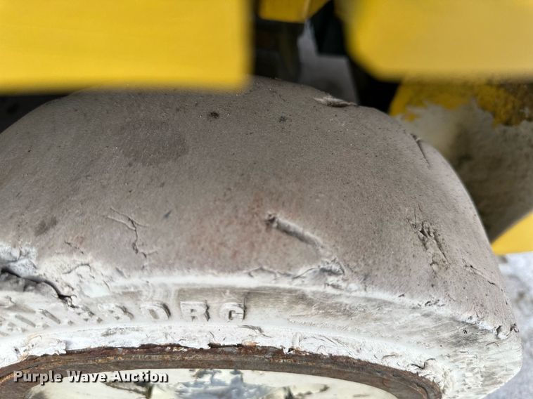 image for item DQ6564 Yale Veracitor 50VX forklift