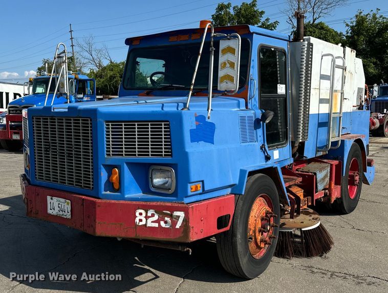 image for item DV5801 1999 Athey street sweeper truck