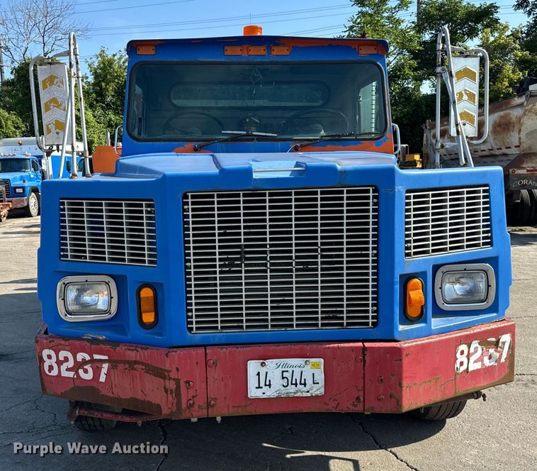 image for item DV5801 1999 Athey street sweeper truck