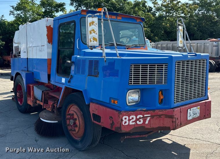 image for item DV5801 1999 Athey street sweeper truck