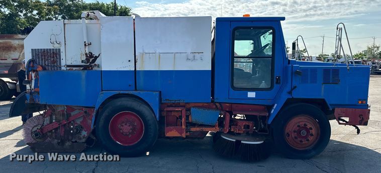 image for item DV5801 1999 Athey street sweeper truck