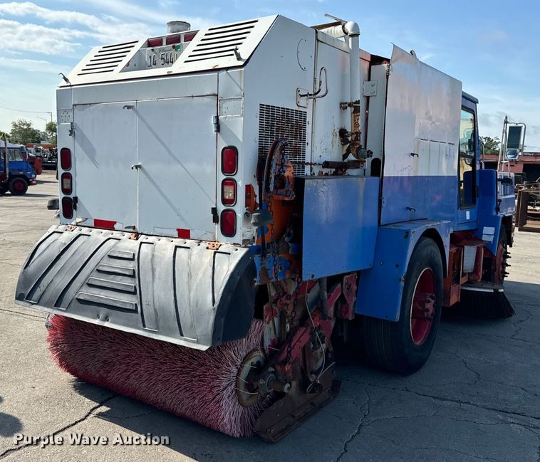 image for item DV5801 1999 Athey street sweeper truck
