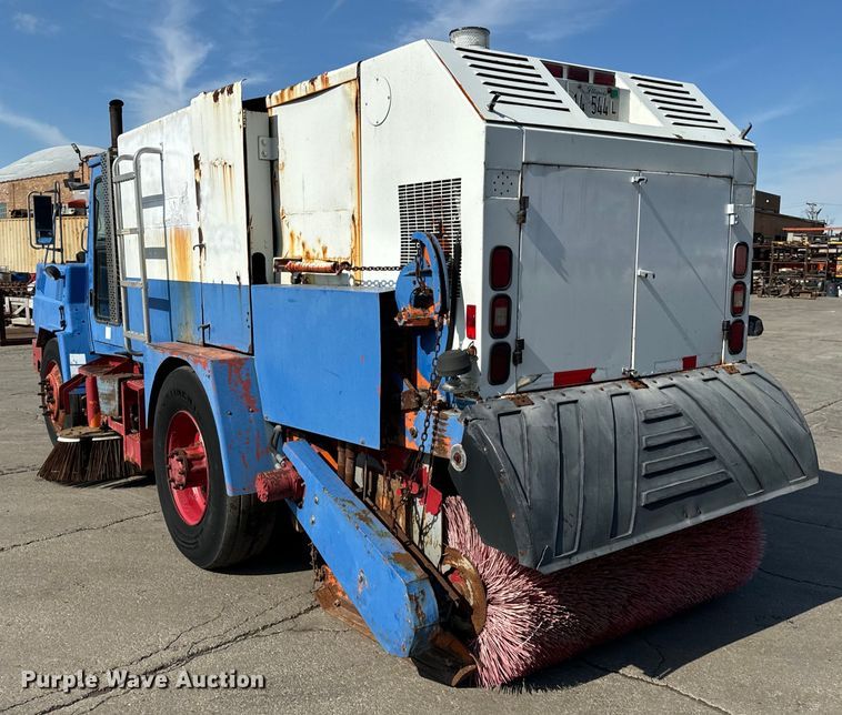 image for item DV5801 1999 Athey street sweeper truck
