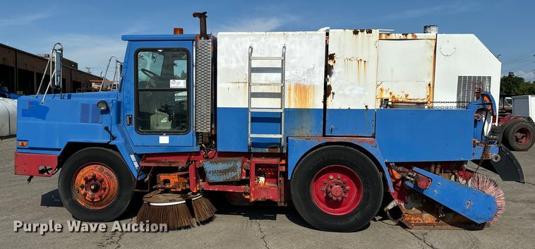image for item DV5801 1999 Athey street sweeper truck