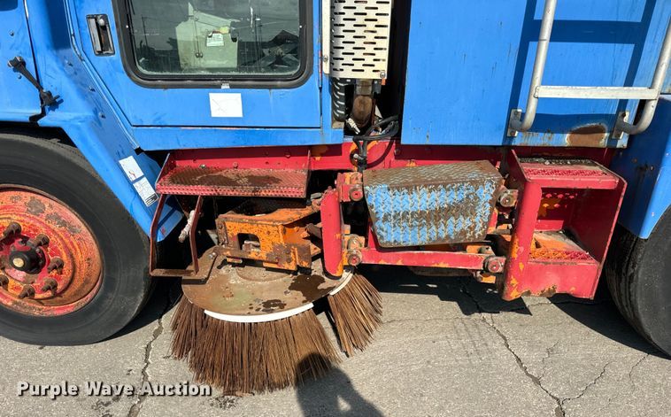 image for item DV5801 1999 Athey street sweeper truck