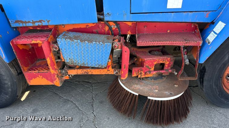 image for item DV5801 1999 Athey street sweeper truck