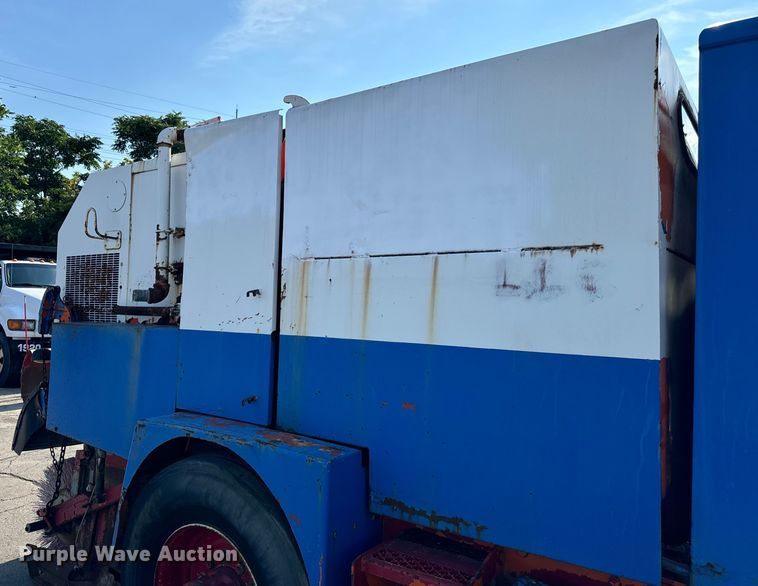image for item DV5801 1999 Athey street sweeper truck
