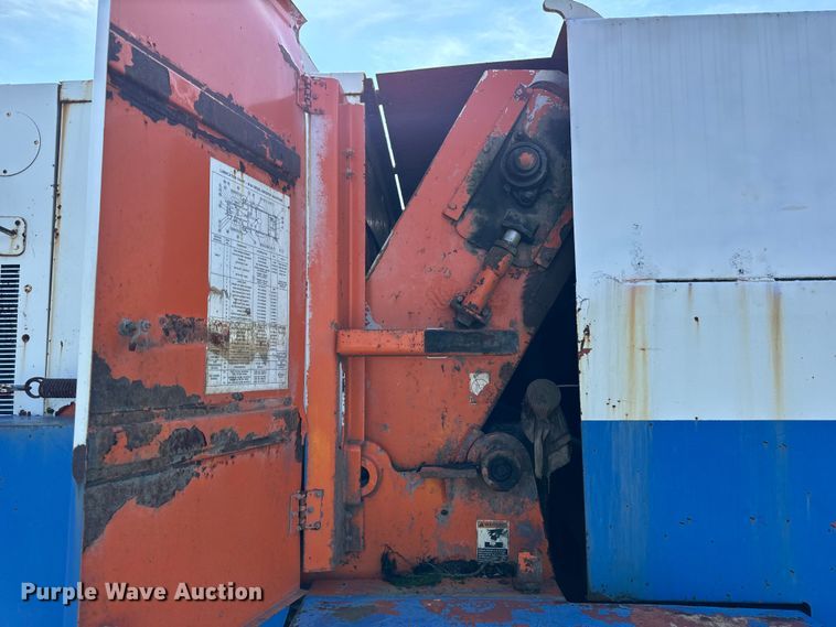 image for item DV5801 1999 Athey street sweeper truck