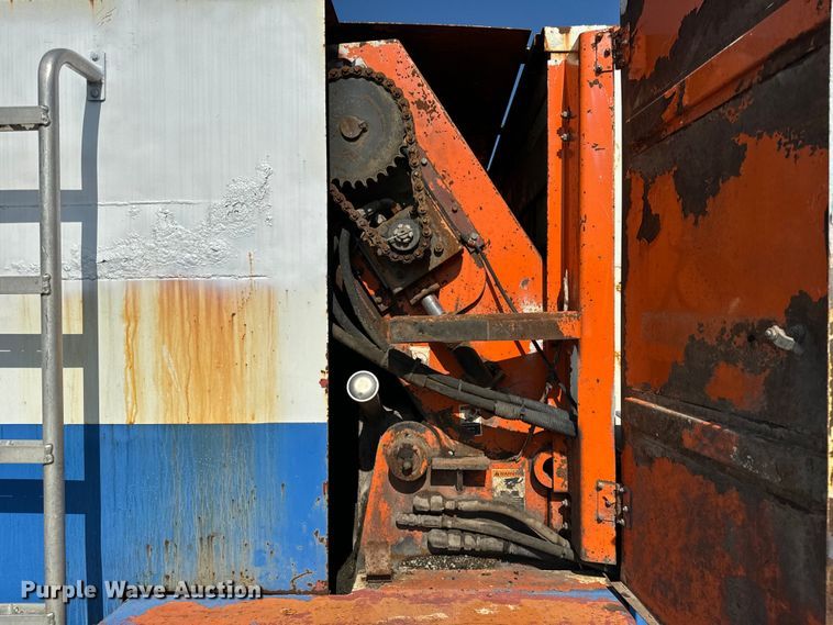 image for item DV5801 1999 Athey street sweeper truck