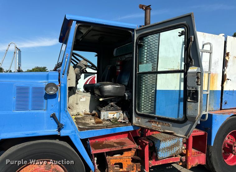 image for item DV5801 1999 Athey street sweeper truck