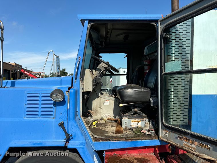 image for item DV5801 1999 Athey street sweeper truck