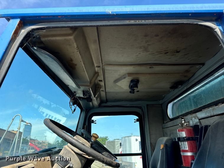 image for item DV5801 1999 Athey street sweeper truck