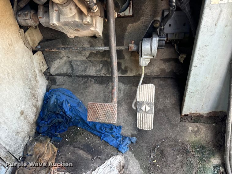 image for item DV5801 1999 Athey street sweeper truck