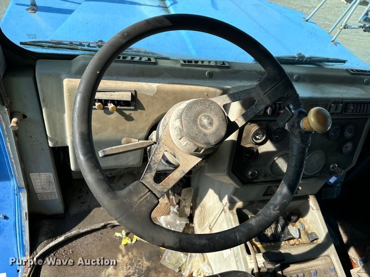 image for item DV5801 1999 Athey street sweeper truck