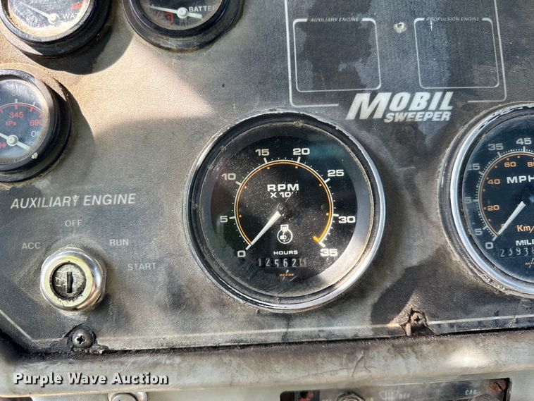 image for item DV5801 1999 Athey street sweeper truck