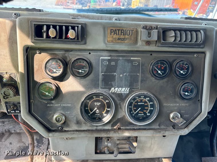 image for item DV5801 1999 Athey street sweeper truck