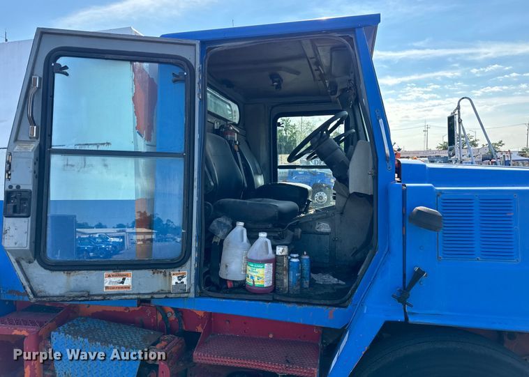 image for item DV5801 1999 Athey street sweeper truck