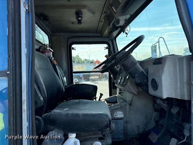 image for item DV5801 1999 Athey street sweeper truck