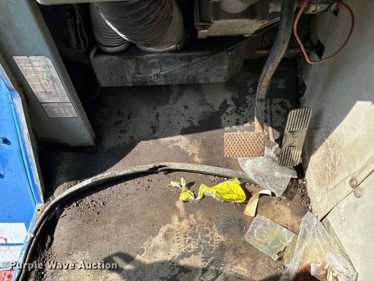 image for item DV5801 1999 Athey street sweeper truck