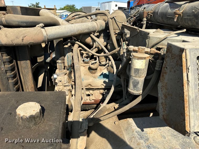 image for item DV5801 1999 Athey street sweeper truck