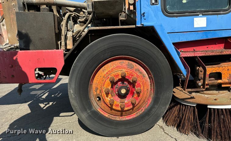 image for item DV5801 1999 Athey street sweeper truck