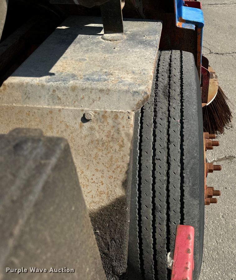 image for item DV5801 1999 Athey street sweeper truck