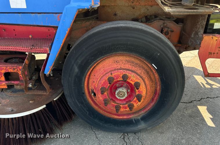 image for item DV5801 1999 Athey street sweeper truck