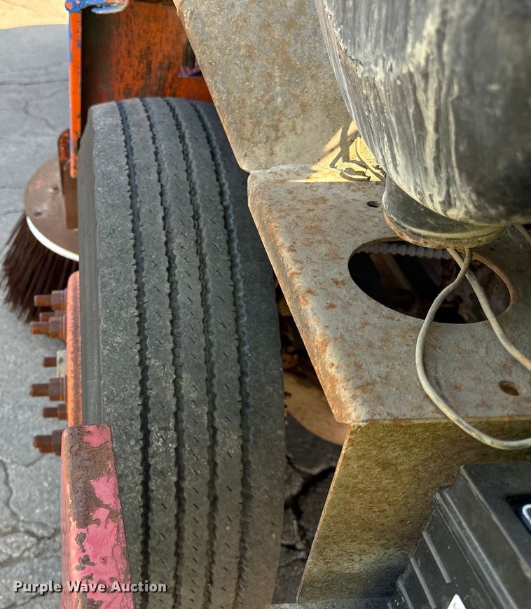 image for item DV5801 1999 Athey street sweeper truck