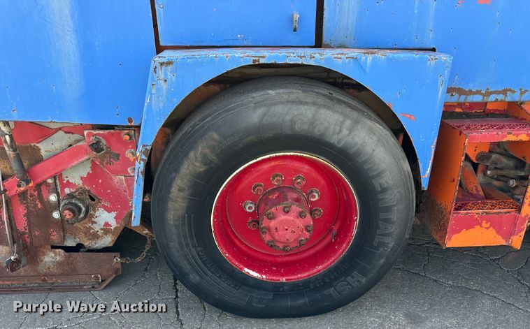 image for item DV5801 1999 Athey street sweeper truck